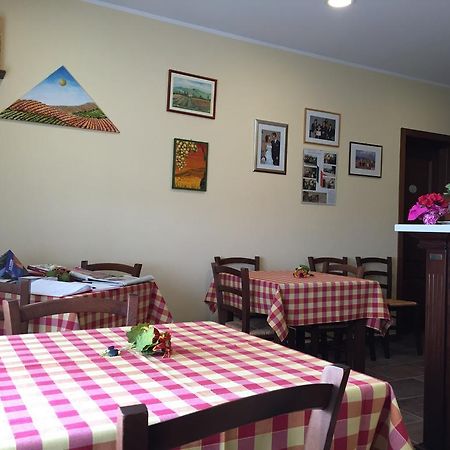 Agriturismo Finestre Di Langa Trezzo Tinella Luaran gambar