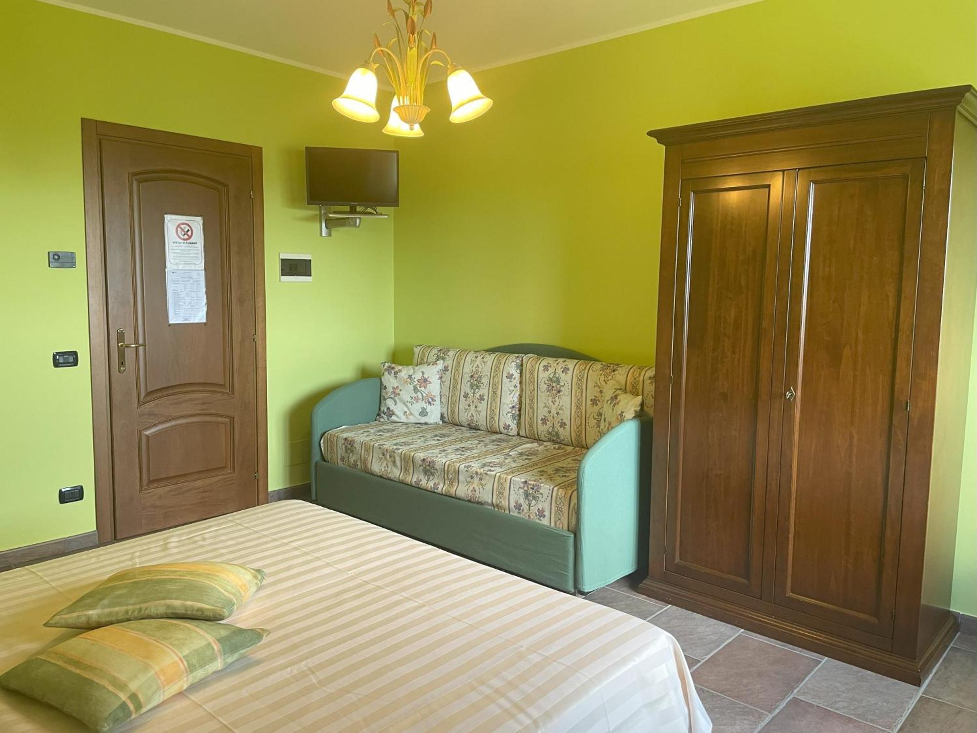 Agriturismo Finestre Di Langa Trezzo Tinella Luaran gambar